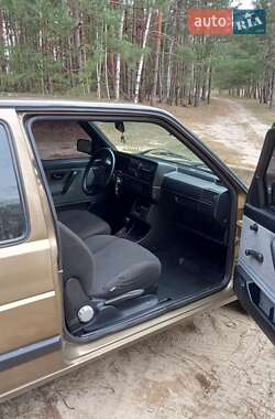 Хэтчбек Volkswagen Golf 1986 в 