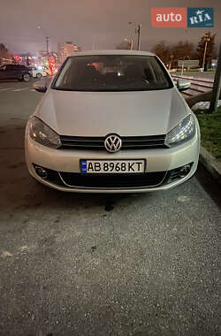Хэтчбек Volkswagen Golf 2012 в 