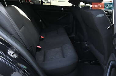 Хэтчбек Volkswagen Golf 2003 в 