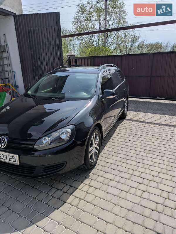 Универсал Volkswagen Golf 2011 в Черновцах