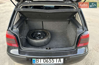 Хетчбек Volkswagen Golf 2001 в 