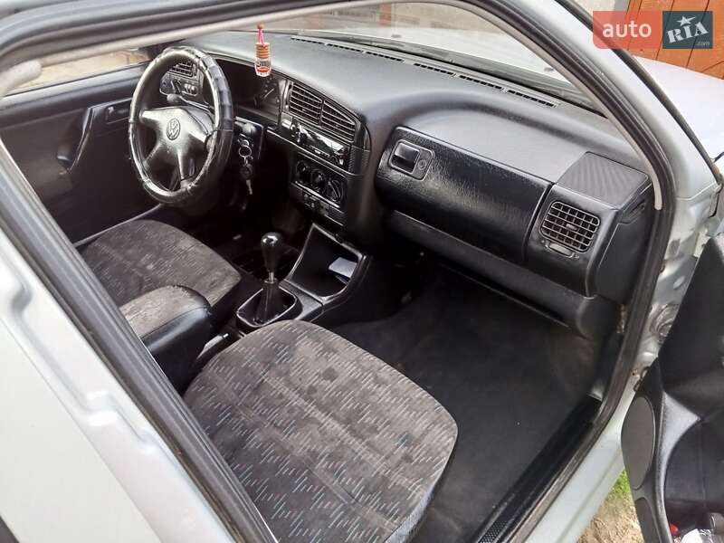 Хэтчбек Volkswagen Golf 1997 в 
