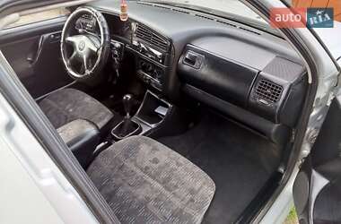 Хэтчбек Volkswagen Golf 1997 в 