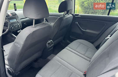Хетчбек Volkswagen Golf 2004 в 