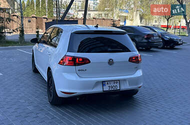 Хэтчбек Volkswagen Golf 2016 в 