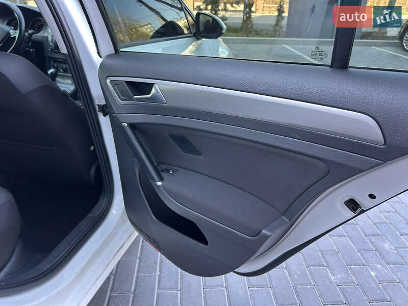 Хетчбек Volkswagen Golf 2016 в Полтаві