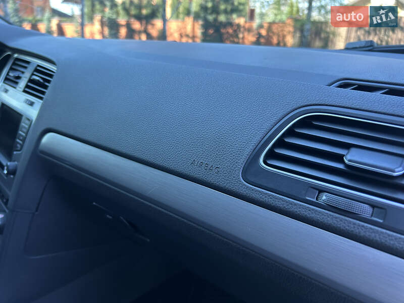 Хетчбек Volkswagen Golf 2016 в Полтаві