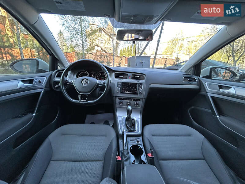 Хетчбек Volkswagen Golf 2016 в Полтаві