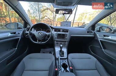 Хэтчбек Volkswagen Golf 2016 в 