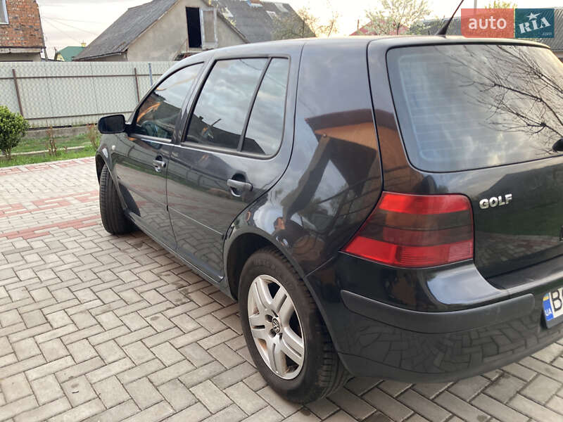 Хетчбек Volkswagen Golf 2001 в Львові
