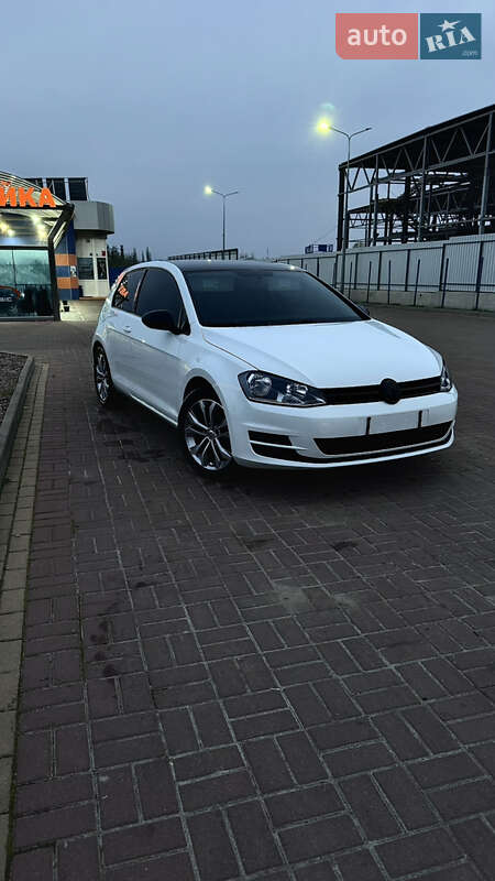 Хэтчбек Volkswagen Golf 2015 в Полтаве