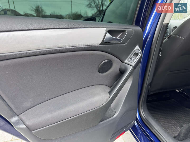 Хэтчбек Volkswagen Golf 2012 в Киеве
