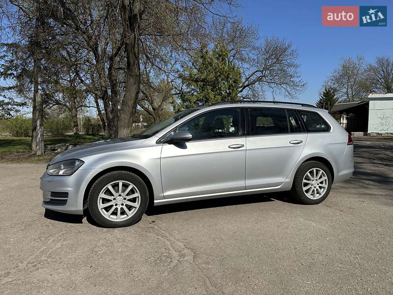 Універсал Volkswagen Golf 2015 в Лебедині