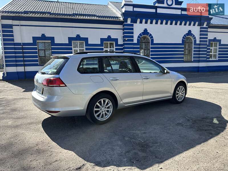 Універсал Volkswagen Golf 2015 в Лебедині