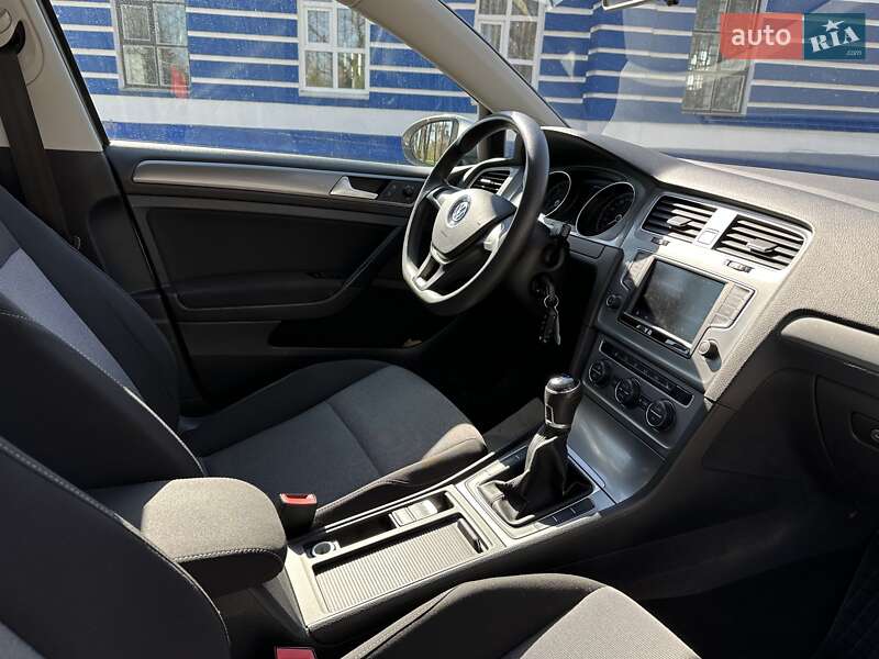 Універсал Volkswagen Golf 2015 в Лебедині