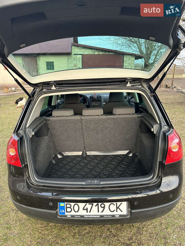 Хэтчбек Volkswagen Golf 2006 в Лановцах
