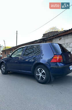 Хэтчбек Volkswagen Golf 1999 в 