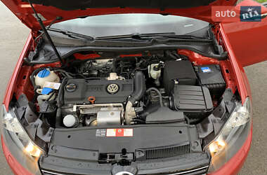 Хэтчбек Volkswagen Golf 2009 в 
