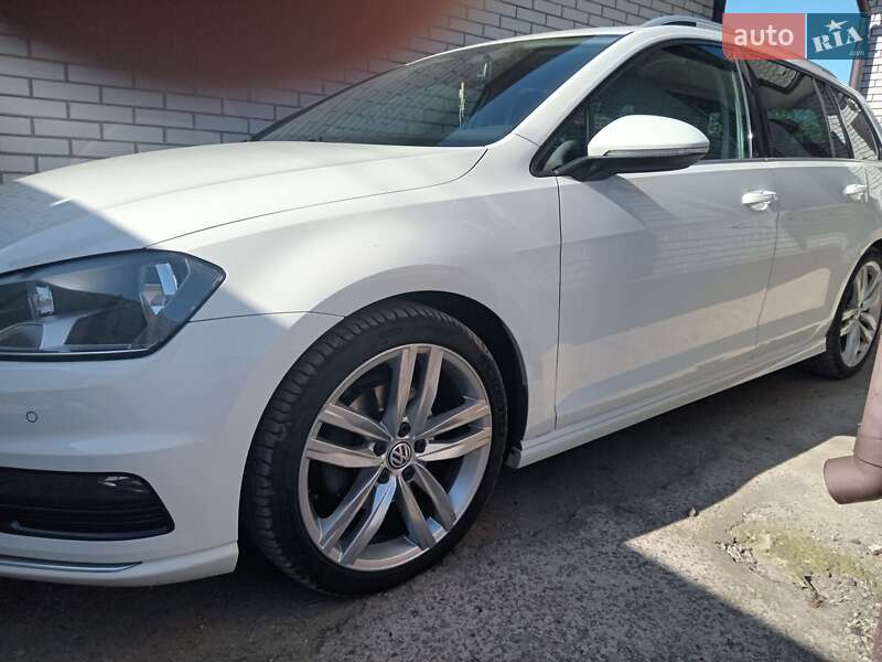 Универсал Volkswagen Golf 2016 в 