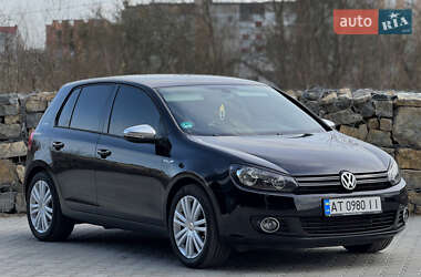 Хэтчбек Volkswagen Golf 2011 в 