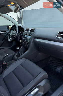 Хэтчбек Volkswagen Golf 2011 в 