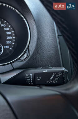 Хэтчбек Volkswagen Golf 2011 в 