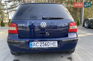 Хетчбек Volkswagen Golf 2000 в 