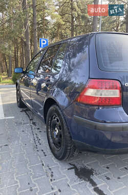 Хетчбек Volkswagen Golf 2000 в 