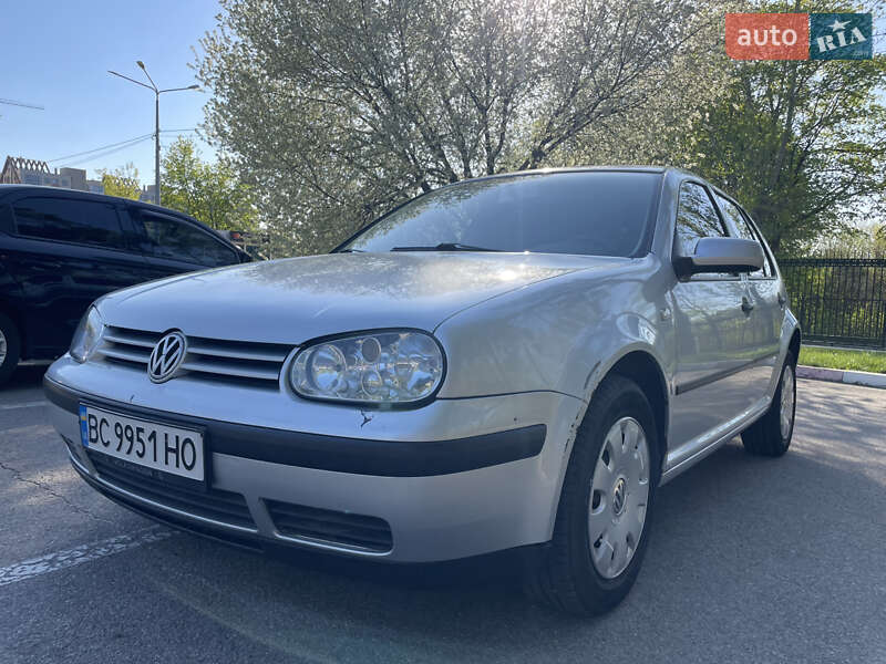 Хэтчбек Volkswagen Golf 2001 в Харькове