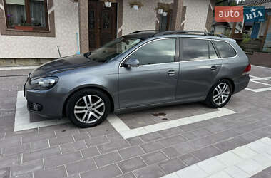 Хэтчбек Volkswagen Golf 2010 в 