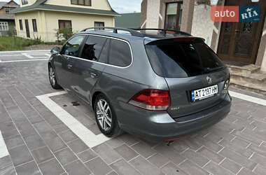 Хэтчбек Volkswagen Golf 2010 в 