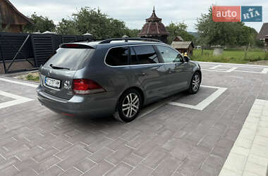 Хэтчбек Volkswagen Golf 2010 в 