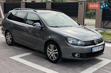 Хэтчбек Volkswagen Golf 2010 в 