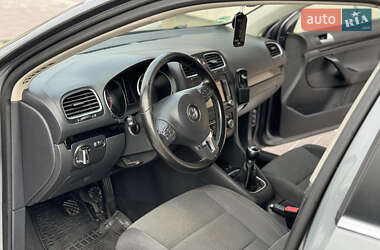 Хэтчбек Volkswagen Golf 2010 в 