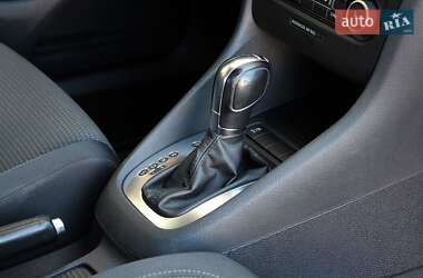 Хэтчбек Volkswagen Golf 2012 в 