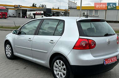 Хэтчбек Volkswagen Golf 2005 в 