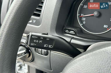 Хэтчбек Volkswagen Golf 2005 в 