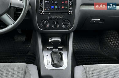 Хэтчбек Volkswagen Golf 2005 в 