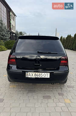 Хэтчбек Volkswagen Golf 2001 в 