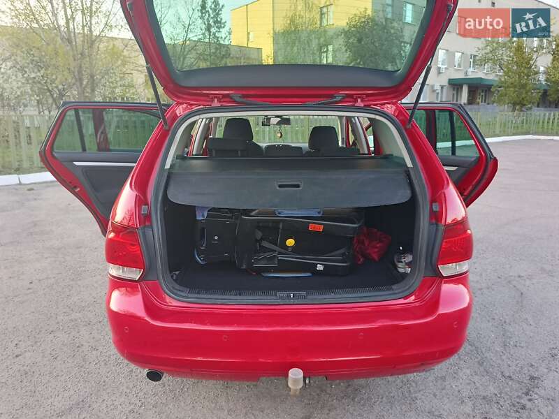 Универсал Volkswagen Golf 2011 в Попельне