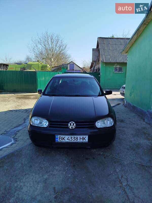 Хэтчбек Volkswagen Golf 1999 в 
