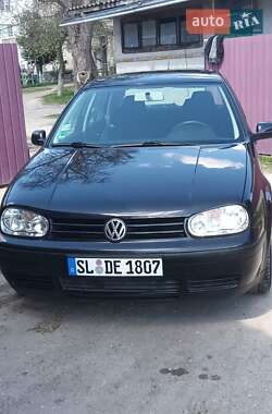 Хэтчбек Volkswagen Golf 2001 в 