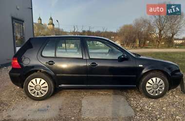 Хетчбек Volkswagen Golf 2001 в 