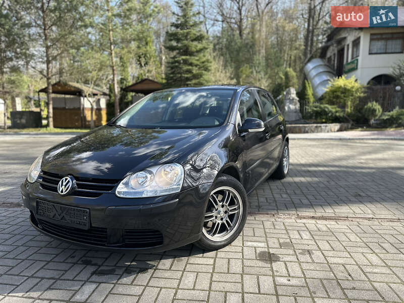 Хэтчбек Volkswagen Golf 2005 в Дрогобыче