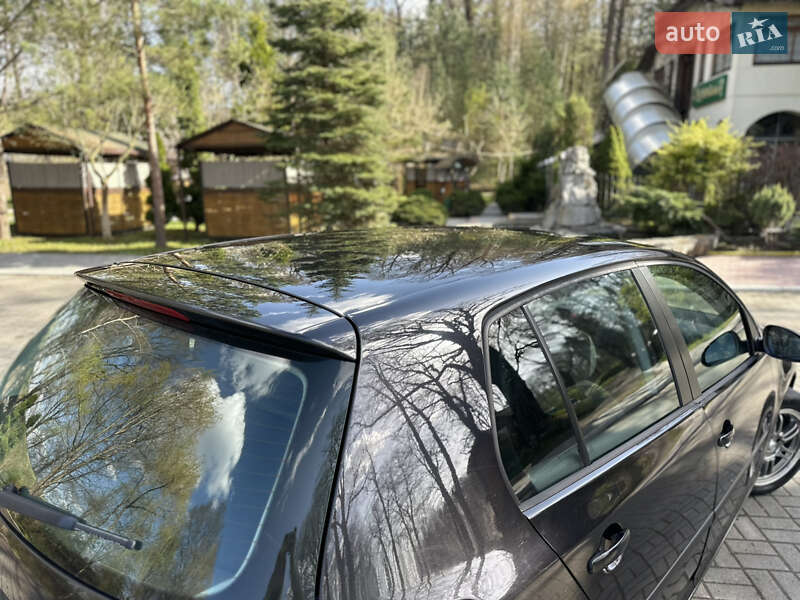 Хэтчбек Volkswagen Golf 2005 в Дрогобыче