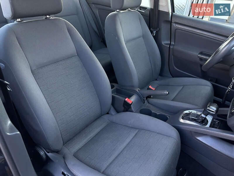 Хэтчбек Volkswagen Golf 2005 в Дрогобыче