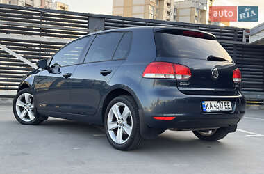 Хэтчбек Volkswagen Golf 2010 в 