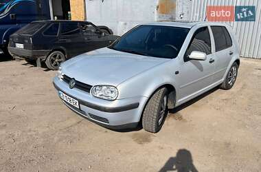 Хетчбек Volkswagen Golf 1997 в 