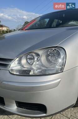 Хэтчбек Volkswagen Golf 2004 в 