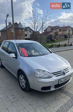 Хэтчбек Volkswagen Golf 2004 в 